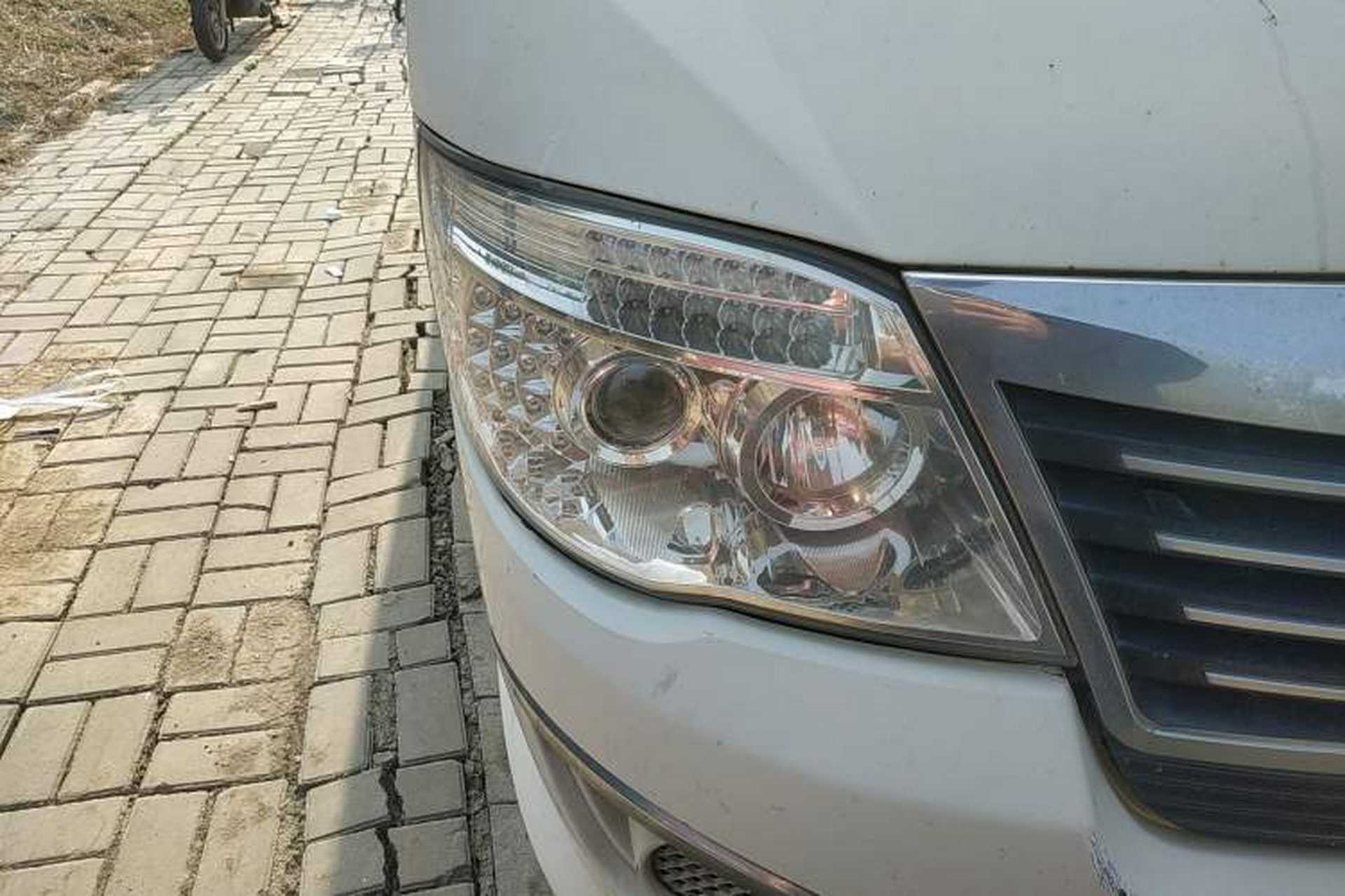 Used King Long Golden Way 2015 2.0L Value-Packed Practical Version 4G21B Right Front Headlight