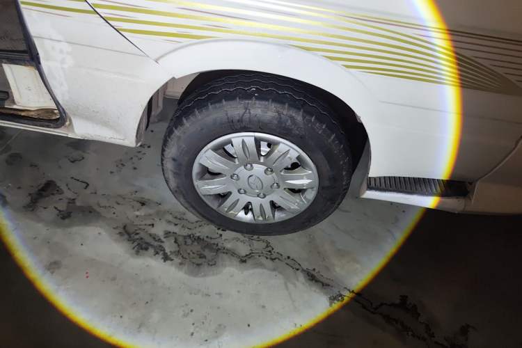 Used King Long Golden Way 2015 2.0L Value-Packed Practical Version 4G21B Right Front Wheel Hub