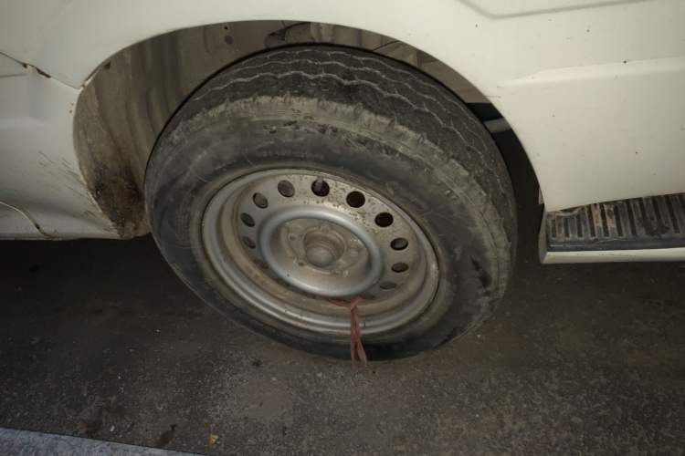 Used King Long Golden Way 2015 2.0L Van Long Wheelbase Model 4G21B Right Front Wheel Hub
