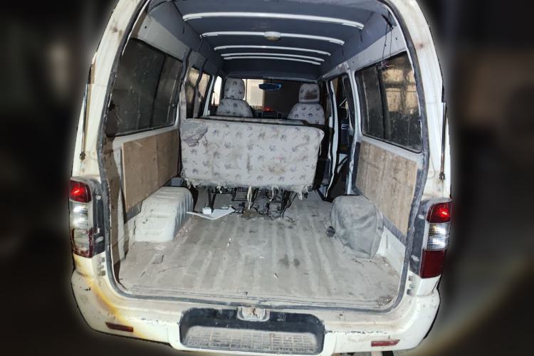 Used King Long Golden Way 2015 2.0L Value-Packed Practical Version 4G21B Trunk