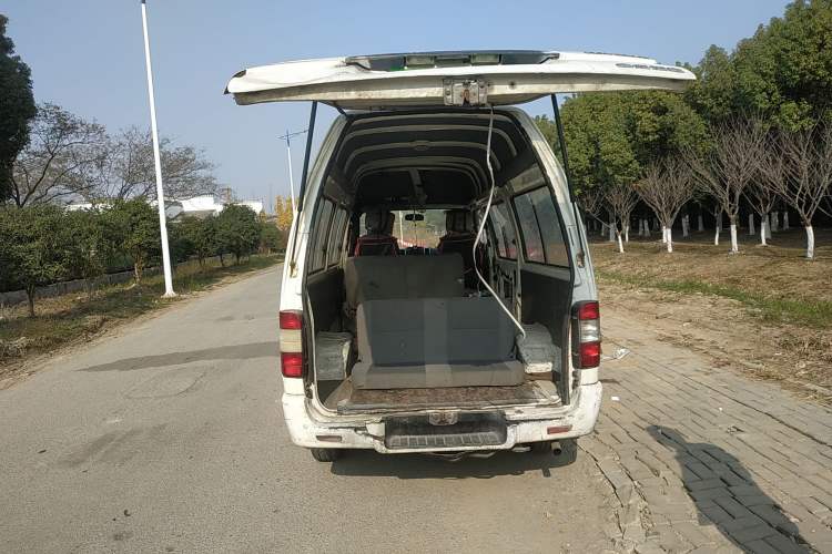 Used King Long Golden Way 2015 2.0L Value-Packed Practical Version 4G21B Trunk