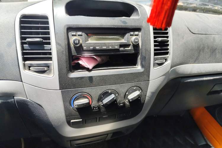 Used King Long Golden Way 2015 2.0L Value-Packed Practical Version 4G21B Audio And AC Panel