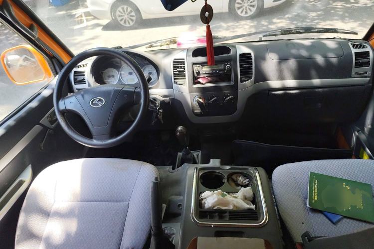 Used King Long Golden Way 2015 2.0L Value-Packed Practical Version 4G21B Center Console