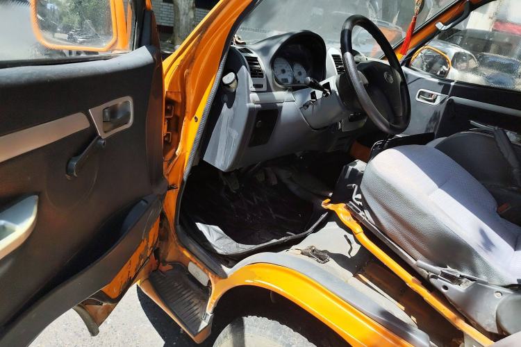 Used King Long Golden Way 2015 2.0L Value-Packed Practical Version 4G21B Driver Seat