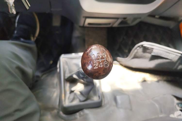 Used King Long Golden Way 2015 2.0L Value-Packed Practical Version 4G21B Gear Lever