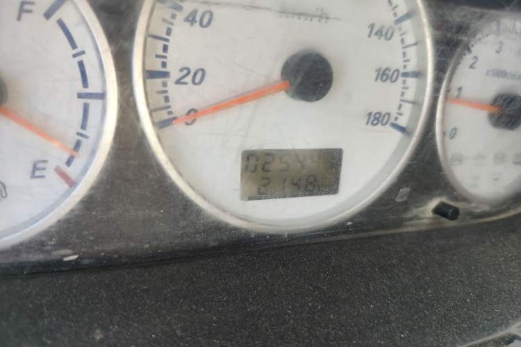 Used King Long Golden Way 2015 2.0L Value-Packed Practical Version 4G21B Odometer Close Up