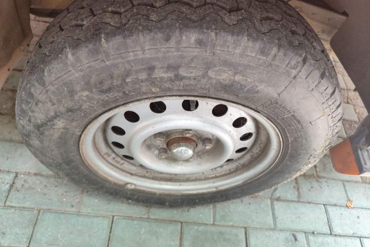 Used King Long Golden Way 2015 2.0L Value-Packed Practical Version 4G21B Right Front Wheel Hub