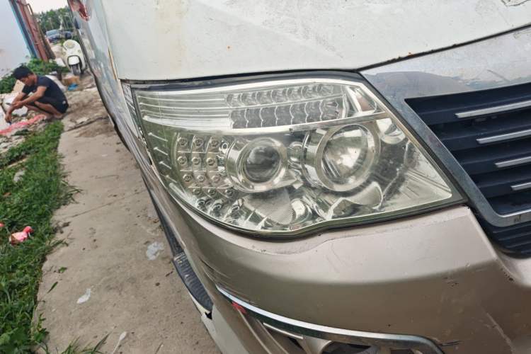 Used King Long Golden Way 2016 2.0L Value-Plus Edition 4G20 Right Front Headlight