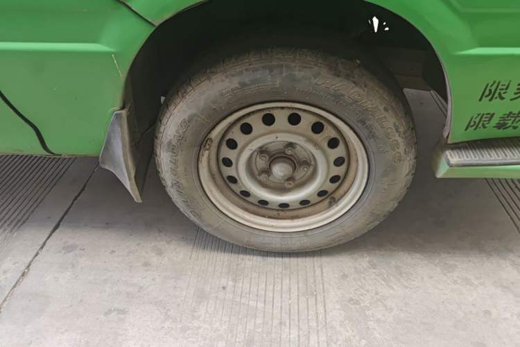 Used King Long Golden Way 2016 2.0L Box Truck 4G20 Right Front Wheel Hub