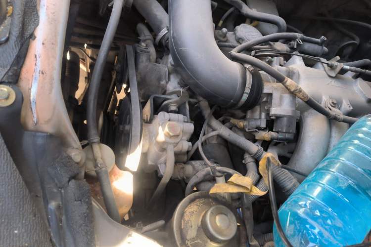 Used King Long Golden Way 2016 2.0L Box Truck 4G20 Engine Bay Right