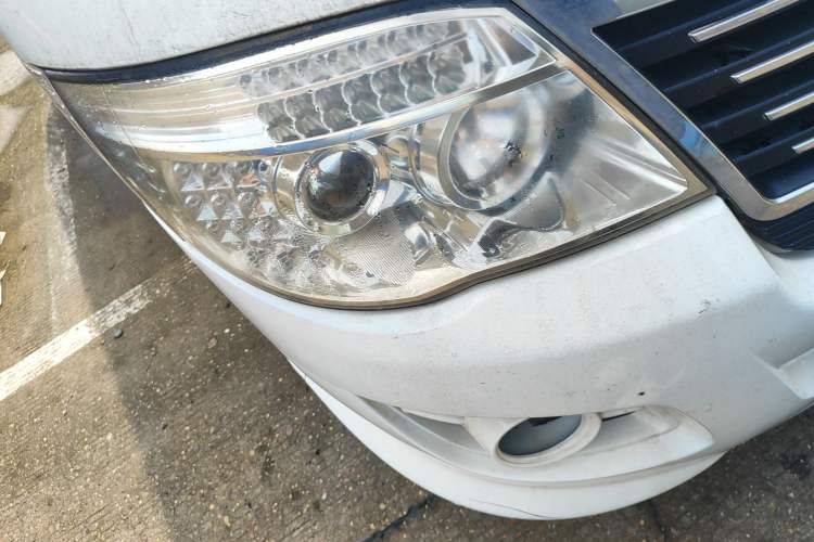 Used King Long Golden Way 2016 2.0L Value-Plus Edition 4G20 Right Front Headlight
