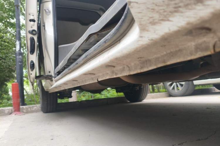 Used King Long Golden Way 2017 2.2L Van Series V22 Chassis Front Right
