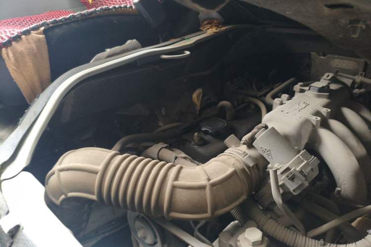 Used King Long Golden Way 2017 2.2L Van Series V22 Engine Bay Left