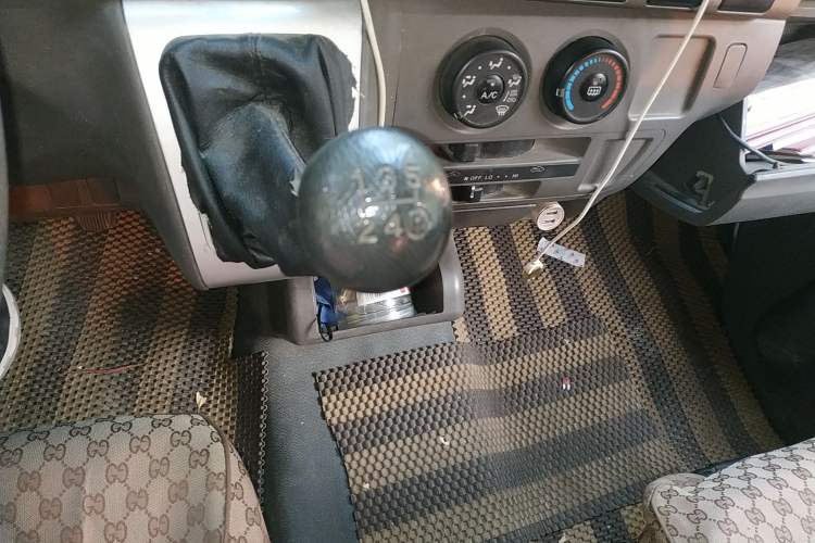 Used King Long Golden Way 2017 2.2L Comfort Edition V22 Gear Lever