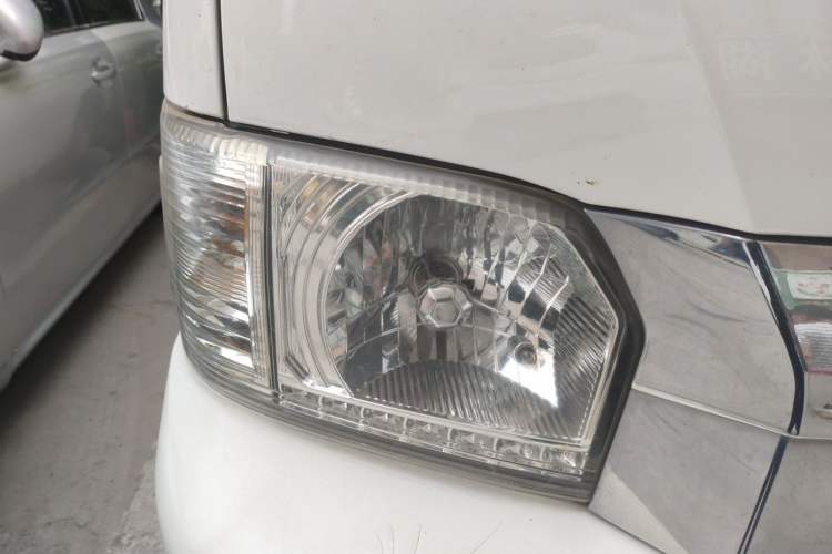 Used King Long Golden Way 2017 2.2L Van Series V22 Right Front Headlight
