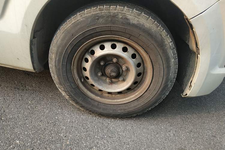 Used King Long Golden Way 2017 2.2L Comfort Edition V22 Right Front Wheel Hub