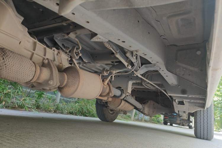 Used King Long Golden Way 2018 2.0L Van Series V20 Chassis Front Left