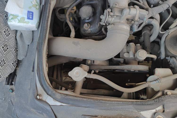 Used King Long Golden Way 2018 2.0L Van Series V20 Engine Bay Right