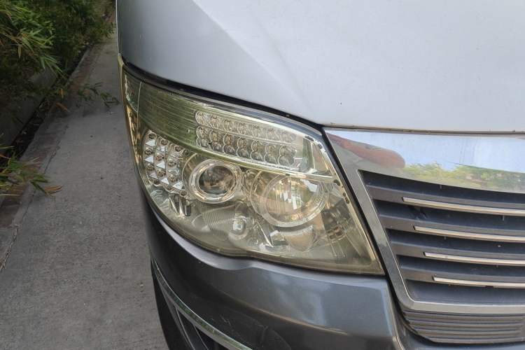 Used King Long Golden Way 2018 2.0L Van Series V20 Right Front Headlight