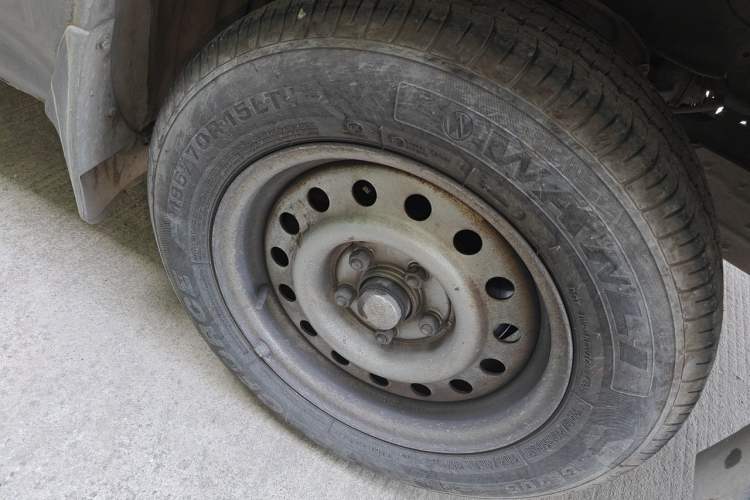 Used King Long Golden Way 2018 2.0L Van Series V20 Right Front Wheel Hub