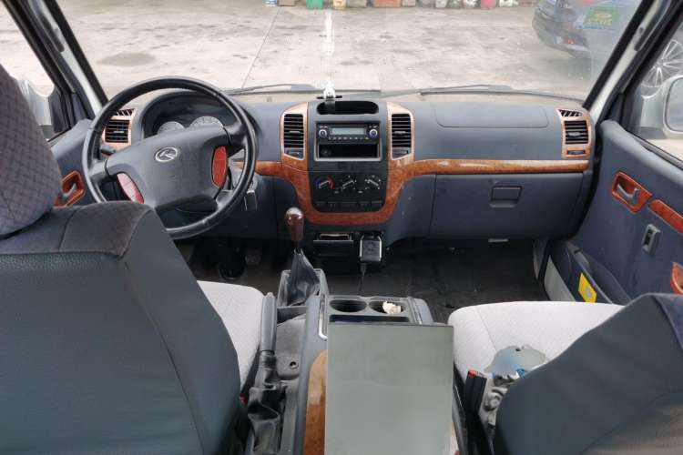 Used King Long Golden Way 2018 2.0L Business Series 4G20 Center Console