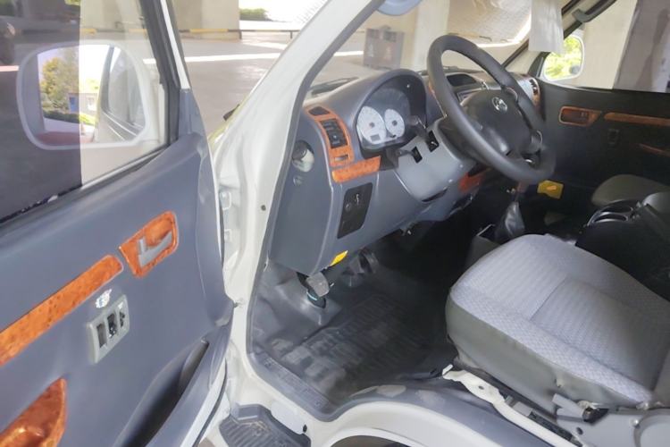 Used King Long Golden Way 2018 2.0L Van Series V20 Driver Seat