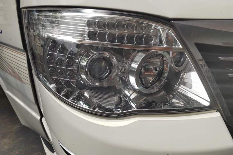 Used King Long Golden Way 2018 2.0L Van Series 4G20 Right Front Headlight