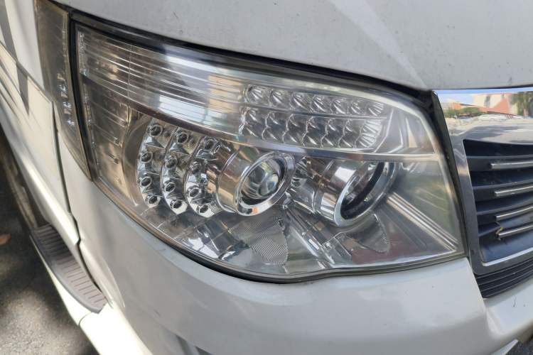 Used King Long Golden Way 2018 2.0L Van Series 4G20 Right Front Headlight