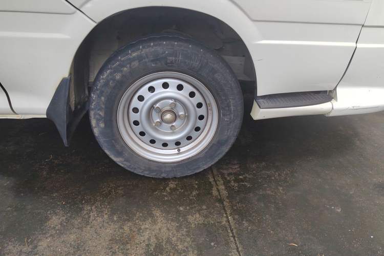 Used King Long Golden Way 2018 2.0L Van Series 4G20 Right Front Wheel Hub