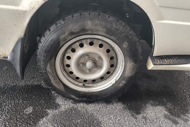 Used King Long Golden Way 2018 2.0L Van Series 4G20 Right Front Wheel Hub