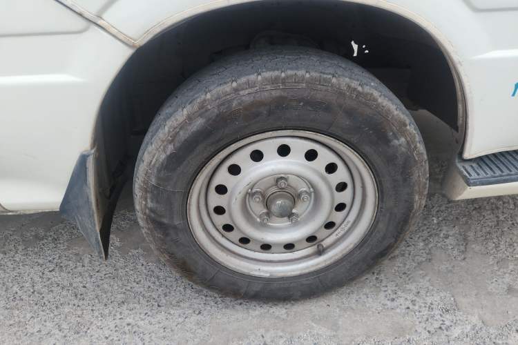Used King Long Golden Way 2018 2.0L Van Series 4G20 Right Front Wheel Hub