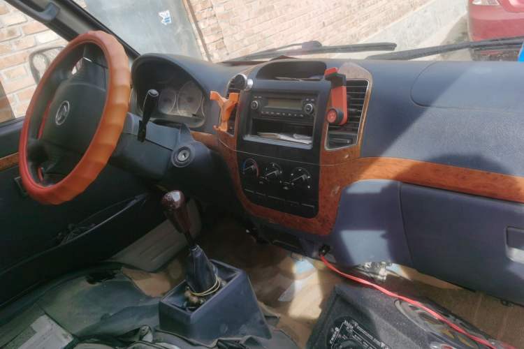 Used King Long Golden Way 2019 2.0L Van Series V20 Center Console