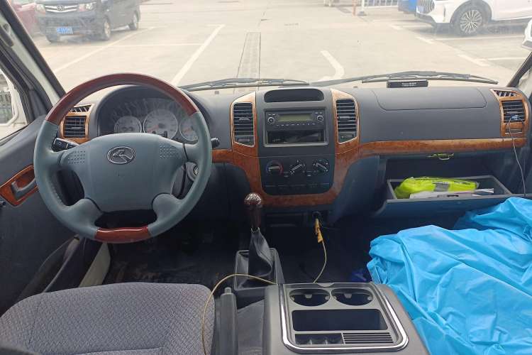 Used King Long Golden Way 2019 2.0L Business Series V20 Center Console