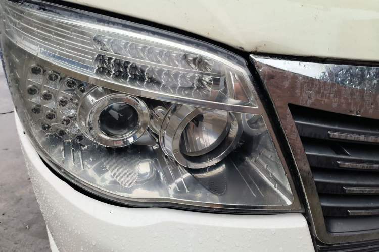 Used King Long Golden Way 2019 2.0L Van Series V20 Right Front Headlight