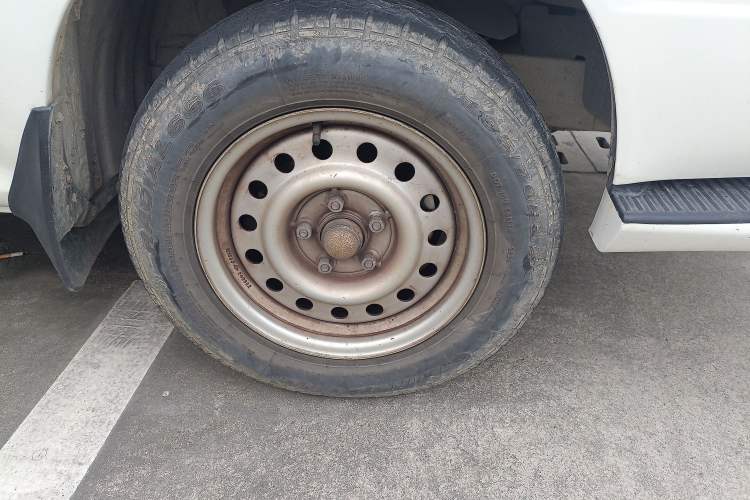 Used King Long Golden Way 2019 2.0L Business Series V20 Right Front Wheel Hub