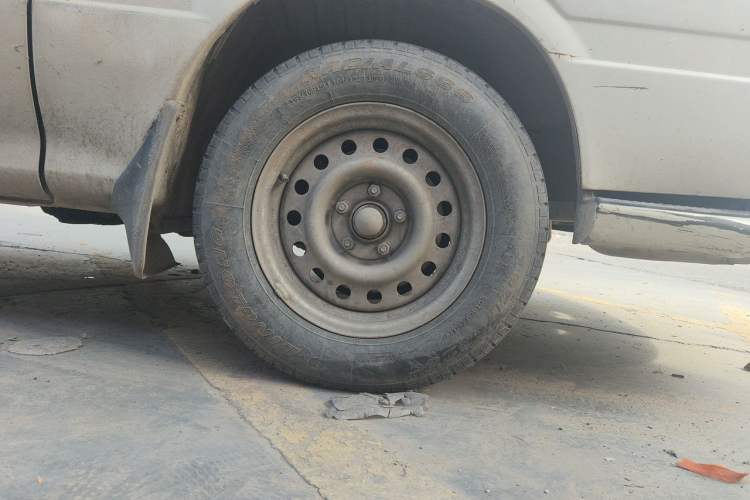 Used King Long Golden Way 2019 2.0L Van Series V20 Right Front Wheel Hub