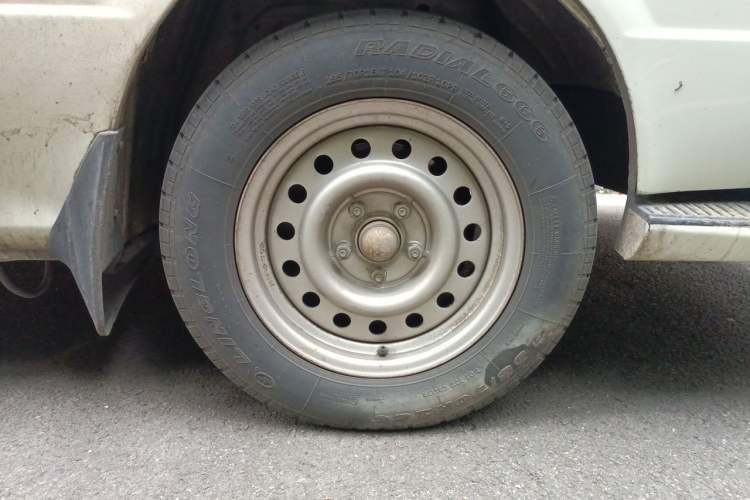 Used King Long Golden Way 2019 2.0L Van Series V20 Right Front Wheel Hub