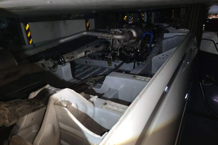 Used King Long Golden Way 2024 2.2L Jietong 4-7 Seater Chassis Rear Left