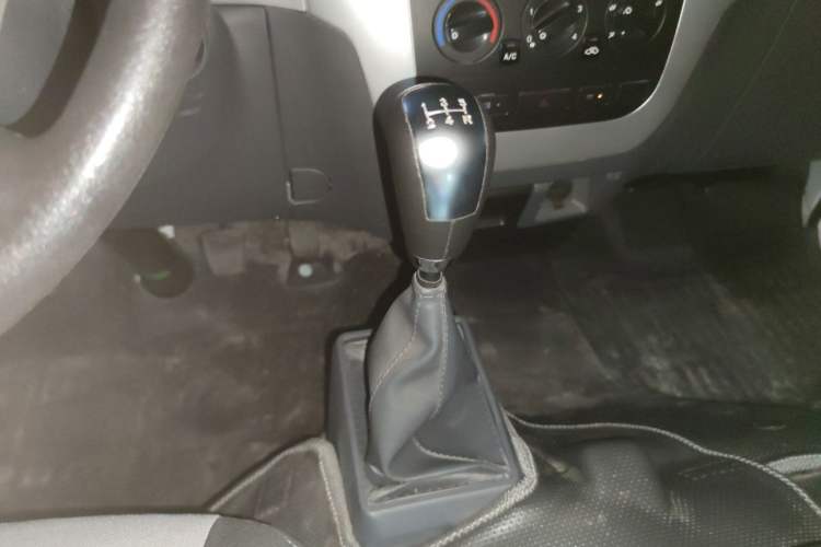 Used King Long Golden Way 2024 2.2L Jietong 4-7 Seater Gear Lever
