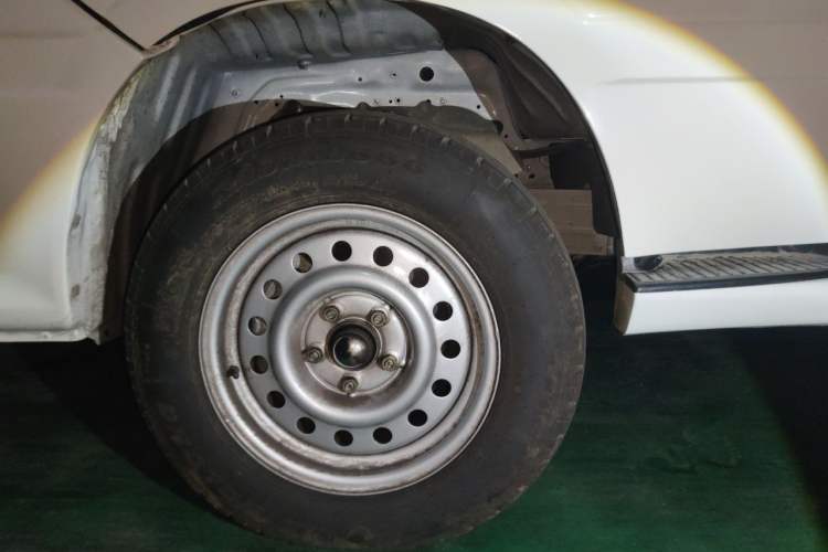 Used King Long Golden Way 2024 2.2L Jietong 4-7 Seater Right Front Wheel Hub