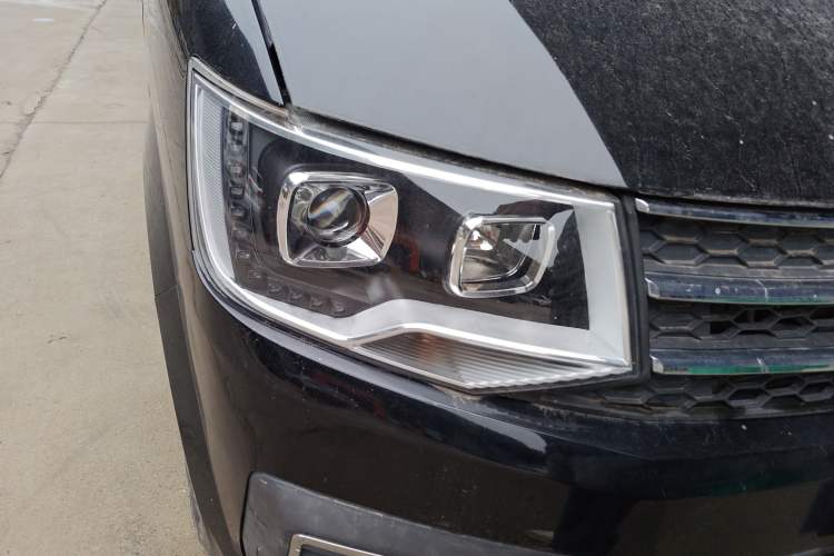 Used King Long Kairui Haoke 2018 2.2L M1 Standard Version V22 Right Front Headlight