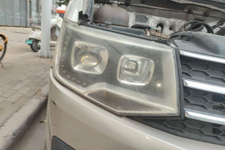 Used King Long Kairui Haoke 2018 2.2L M1 Standard Version V22 Right Front Headlight