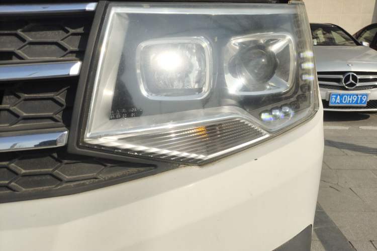 Used King Long Kairui Haoke 2018 2.2L M1 Standard Version V22 Left Front Headlight