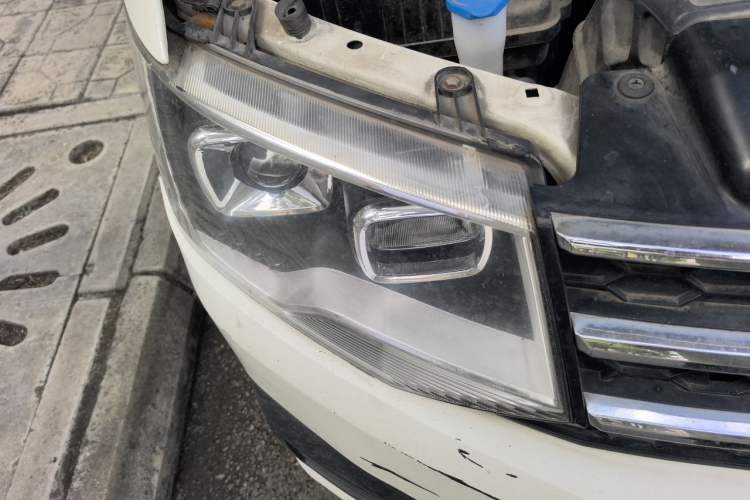 Used King Long Kairui Haoke 2018 2.2L M1 Standard Version V22 Right Front Headlight