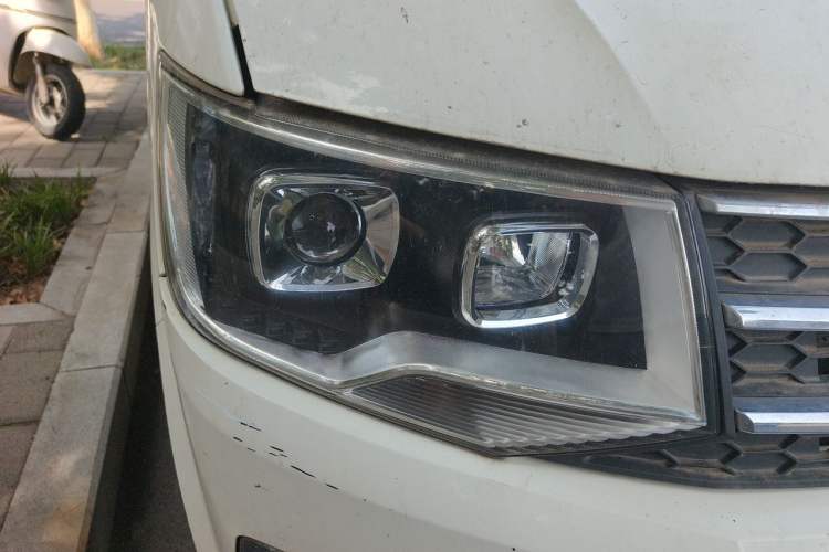 Used King Long Kairui Haoke 2018 2.2L M1 Standard Version V22 Right Front Headlight