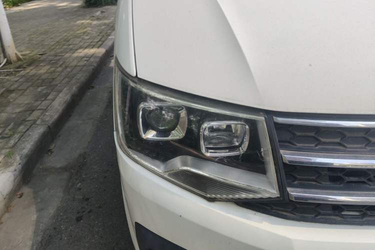 Used King Long Kairui Haoke 2018 2.2L M1 Standard Version V22 Right Front Headlight