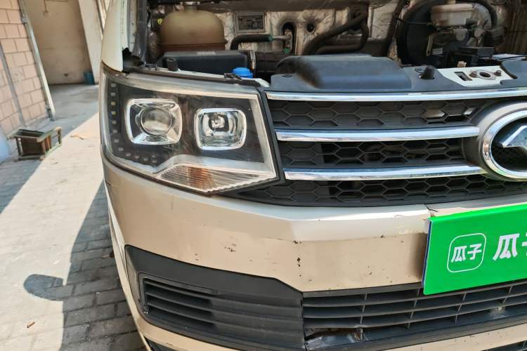 Used King Long Kairui Haoke 2019 2.2L M1 Comfort-Plus High-Roof V22 Engine Bay Right