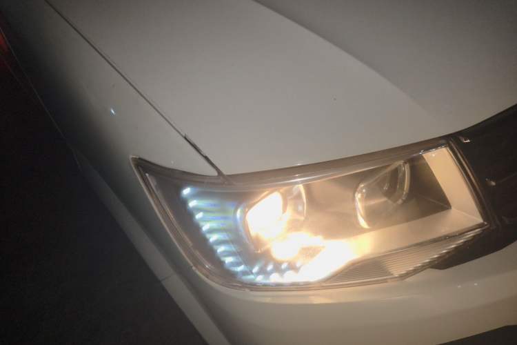 Used King Long Kairui Haoke 2019 2.2L M1 Standard Flat-Top V22 Right Front Headlight
