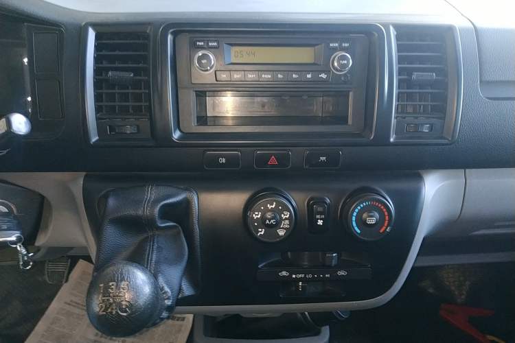 Used King Long Kairui Haoke 2021 2.0L Tiguan Comfort 9-Seater High-Roof 1TZS Audio And AC Panel
