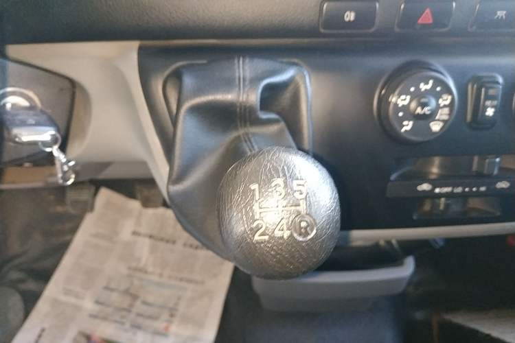 Used King Long Kairui Haoke 2021 2.0L Tiguan Comfort 9-Seater High-Roof 1TZS Gear Lever